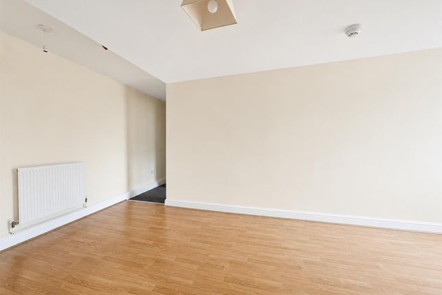 372b, Cowbridge Road East, Cardiff photo 2