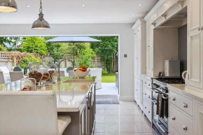 16, West End Gardens, Esher photo 2