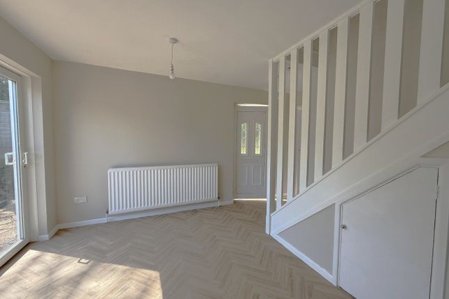 64 Wheatcroft Grove, Rainham, Kent photo 4