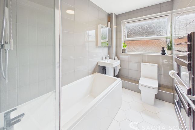 8 Elmhurst Lodge Christchurch Park, Sutton photo 3