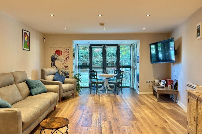 Apt 3 The Quadrangle, 6, Albany Road, Chorlton photo 2