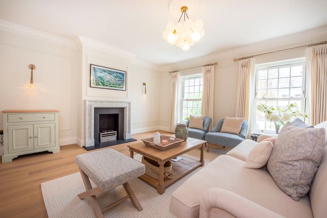 1, Beaufort Close, London photo 4