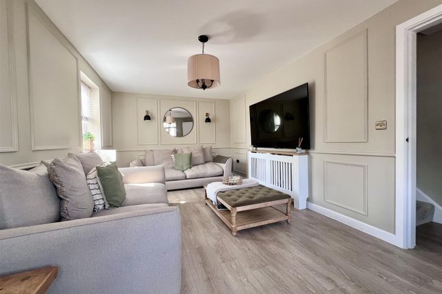 1, Uttoxeter Way, Towcester photo 2
