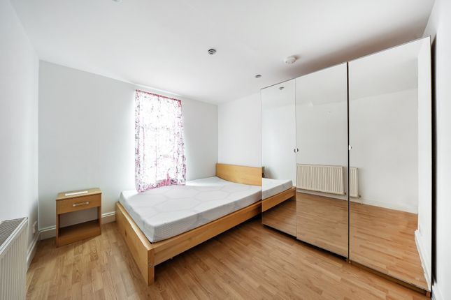 Flat B, 17, Raeburn Street, London photo 4