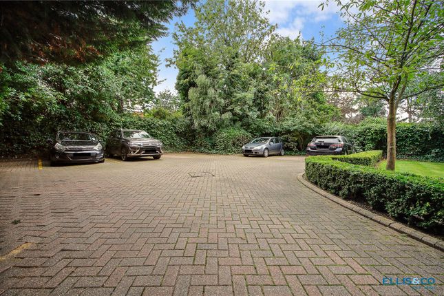 Flat for sale in Falcon Court, Woodside Grange Road, Woodside Park