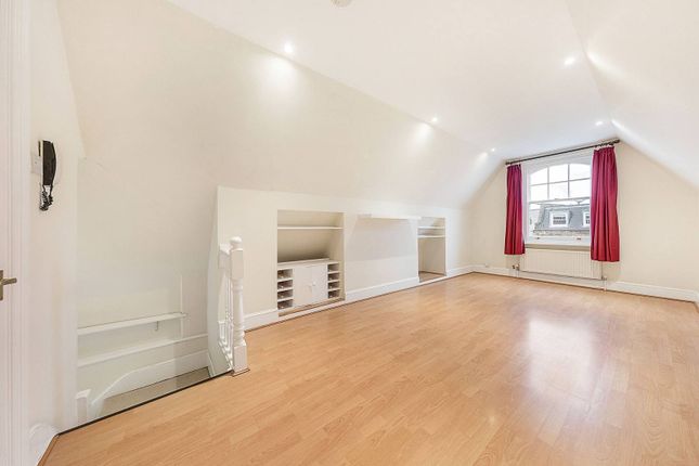 Flat for sale in Upper Richmond Road, Putney, London