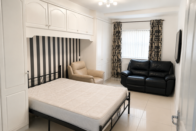 59, Asquith Boulevard, Leicester photo 4