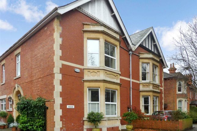 Flat to rent in Westlecot Road, Old Town, Swindon, Wiltshire