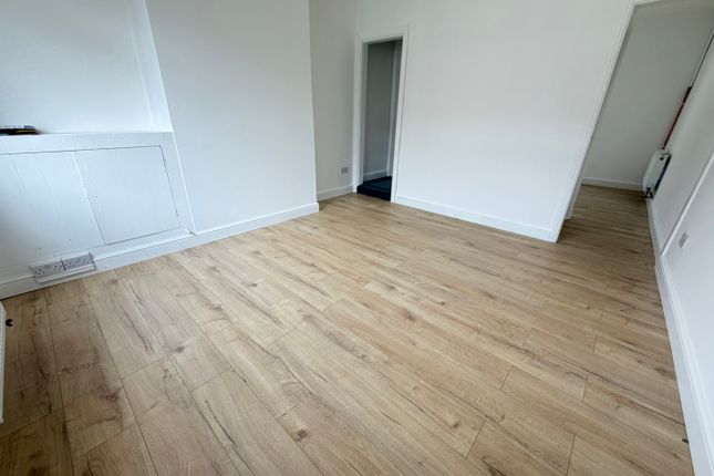 28, Clifton Road, NUNEATON photo 2