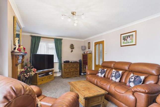 319, Hithermoor Road, Surrey photo 2