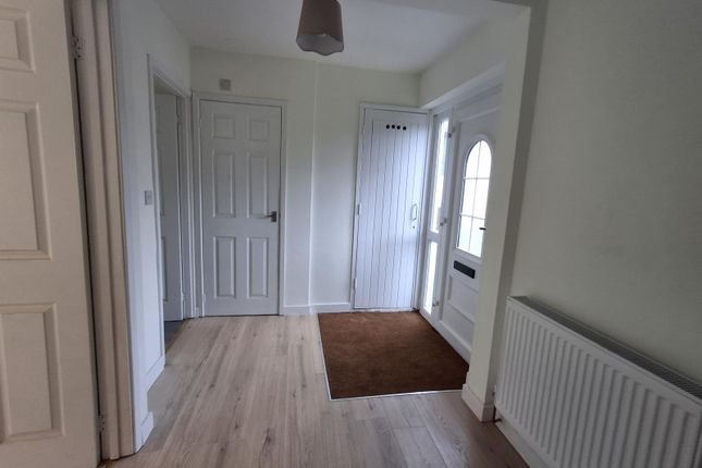 24 Fidler Place, Bushey photo 3
