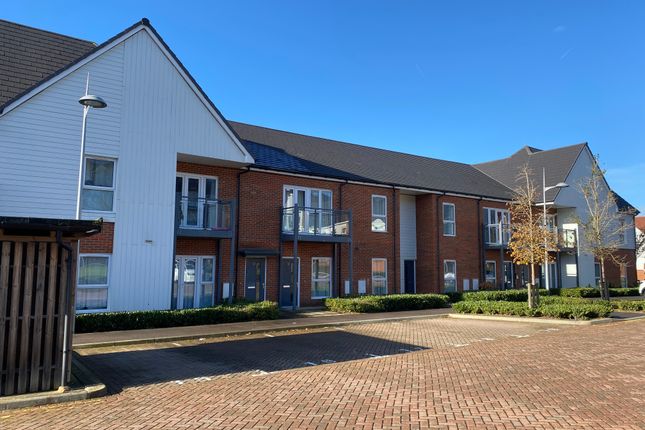 Thumbnail Flat to rent in Pondtail Avenue, Faygate, Horsham