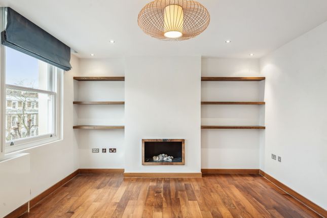 Flat for sale in Monmouth Road, London