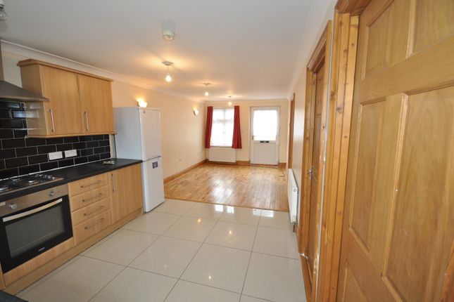 2a, Milton Crescent, Ilford photo 4