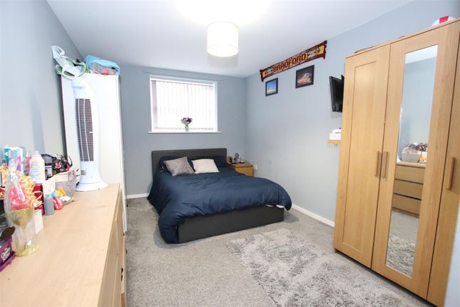 12, Brackendale Court, Bradford photo 5