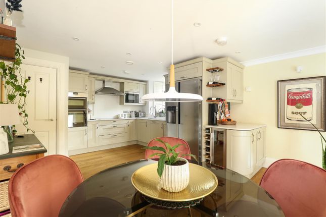 Flat for sale in Marine Parade, Clevedon