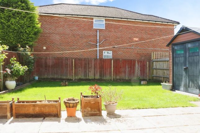 18, Cherry Avenue, Slough photo 2