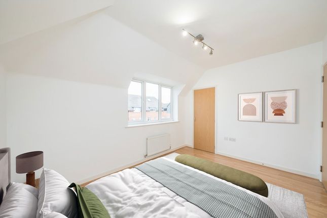 9, Academy Place, Isleworth photo 4