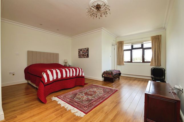 152, Westrow Drive, Barking photo 3