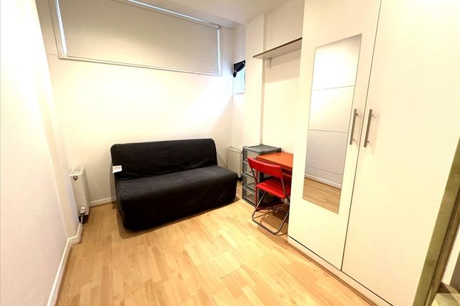 Studio house on 2A, 1, Springwell Avenue, London, £675/mo