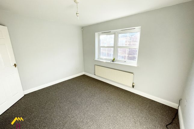 Flat for sale in Highfield Close, Dunscroft, Doncaster