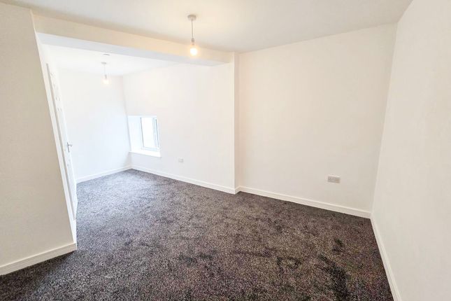 Flat B, 32, Cardiff Road, Caerphilly photo 5