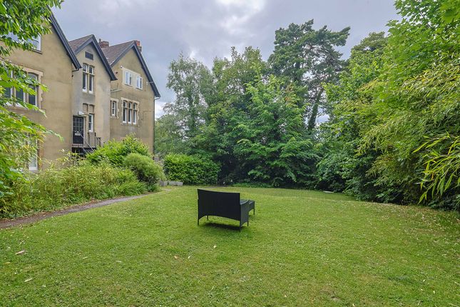 Flat Flat 1, 21, Raglan Road, Reigate photo 2