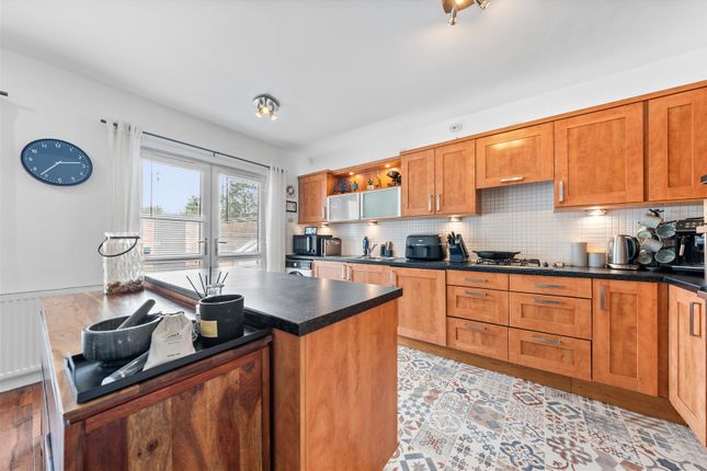 10, Kaims Terrace, Livingston photo 2