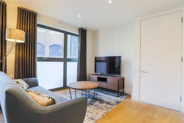 Thumbnail Flat to rent in Winchester Square, London