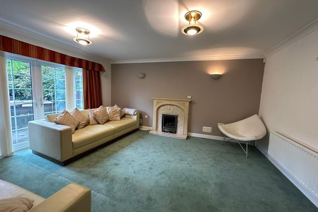 9, Sandringham Close, Coventry photo 3