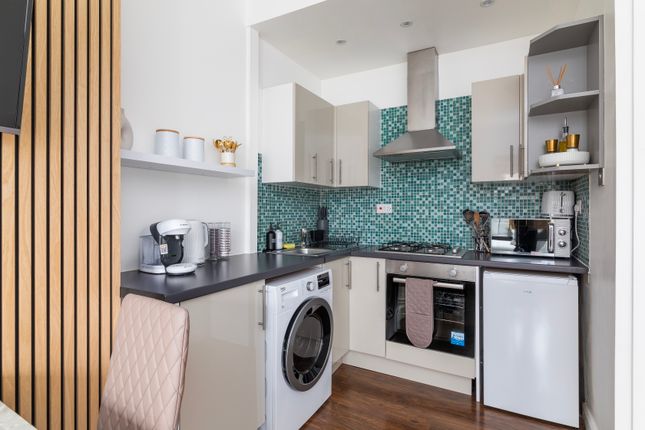 4, croxley road, London photo 4