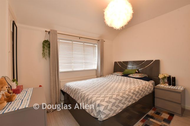 134, Oval Road North, Dagenham photo 3