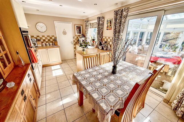 4, Maes Y Llan, Llansantffraid photo 2