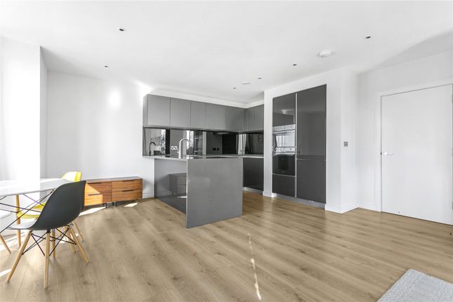 Flat 28, Kempton House,, Heritage Place, Brentford photo 2