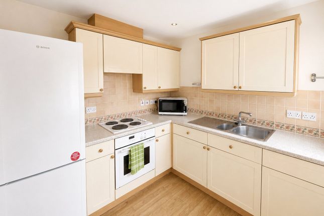 Flat 24 Kingfisher Court,, Draper Close, Hounslow photo 3