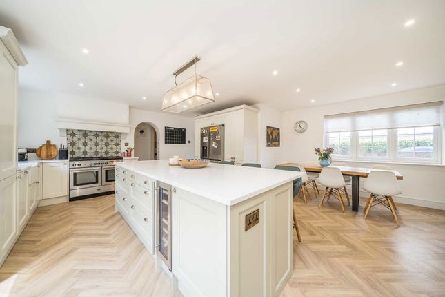61, Hanworth Road, Hampton photo 4