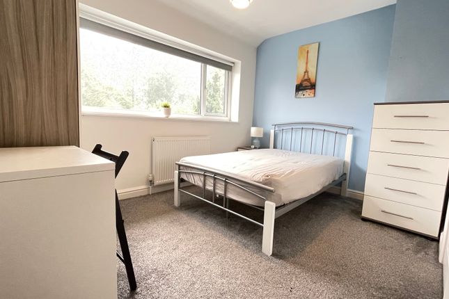 Room to rent in Moseley Wood Green, Cookridge, Leeds
