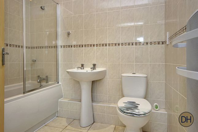 14, Connaught Close, Colchester photo 5