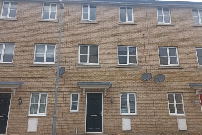 Town house to rent in Mortimer Gardens, Colchester CO4