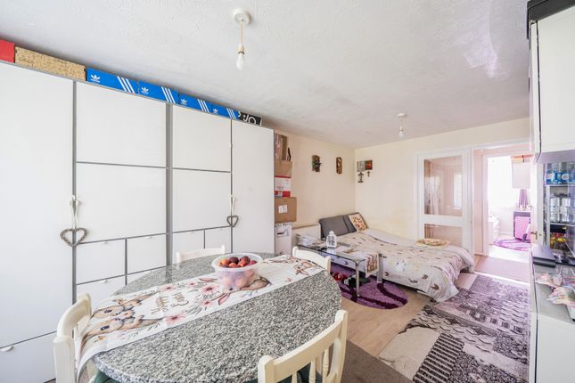 19 Lister Court,, Pasteur Close, London photo 3
