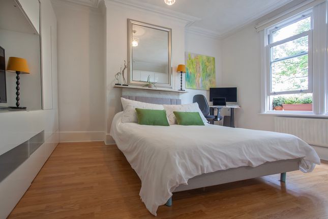 Flat 3, 13, Kingston Hill, Kingston Upon Thames photo 3