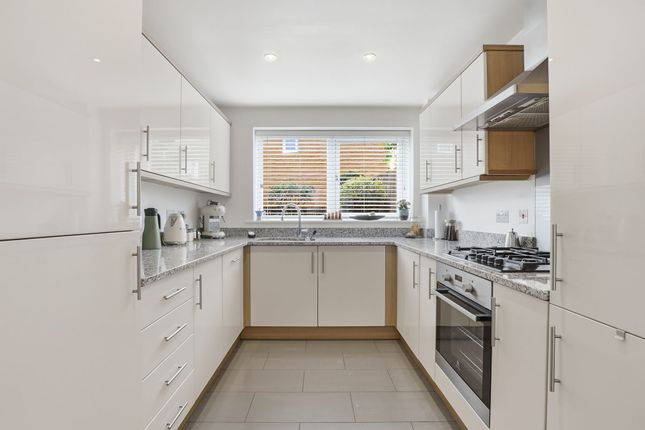 87 Sinatra Drive, Milton Keynes photo 3