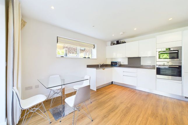 Flat to rent in Howard Road, Stanmore