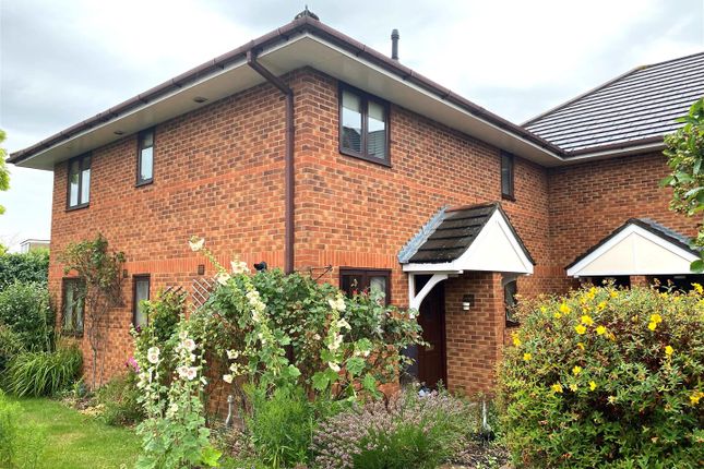 Thumbnail Flat to rent in Weston Close, Potters Bar