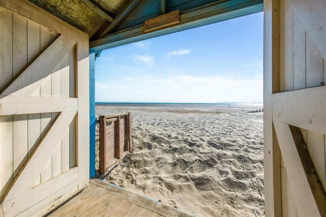 Beach Hut 28, West Wittering Beach, Nr Chichester photo 4