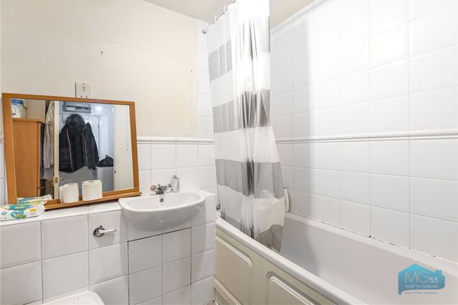23, Lucas Gardens, East Finchley photo 4
