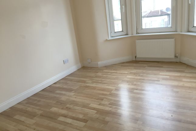 Flat 2, 162, Green Lane, Ilford photo 4