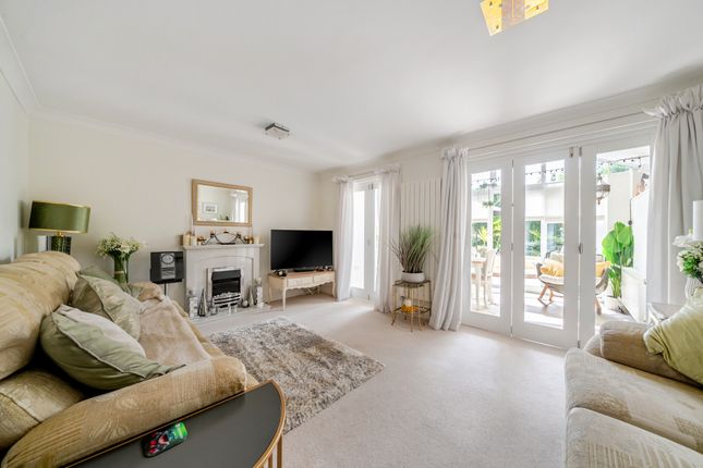 3, Wallis Gardens, Newbury photo 2