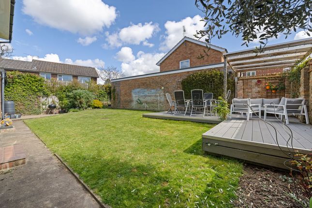 18, Lincoln Green, Chichester photo 2