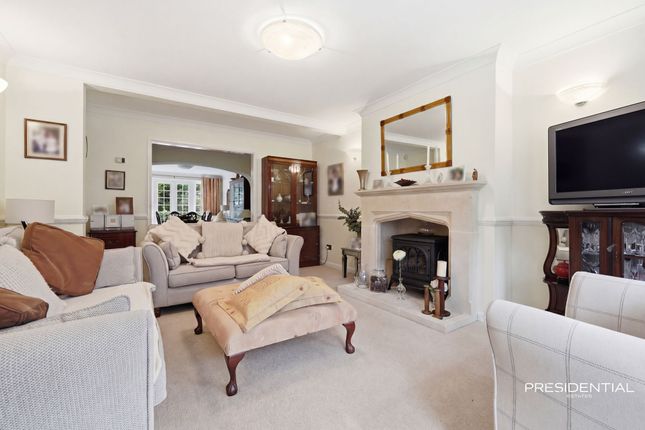 25 The Summit, Loughton photo 2